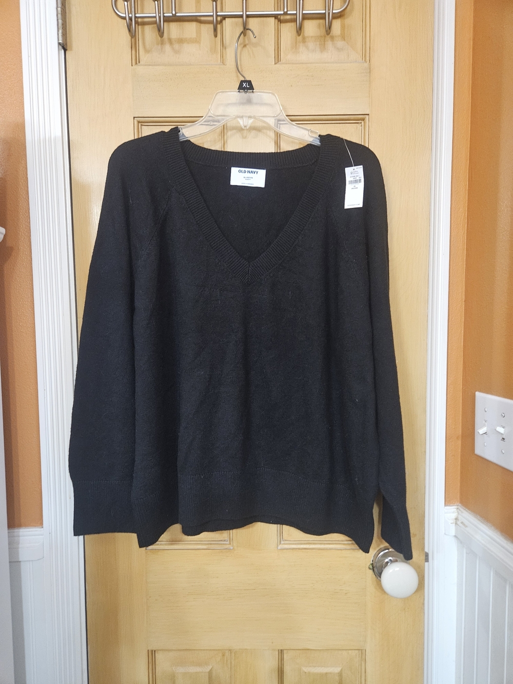 Old Navy Men's Black V-Neck Pullover Sweater
